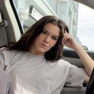 Meet your Posher, Angie